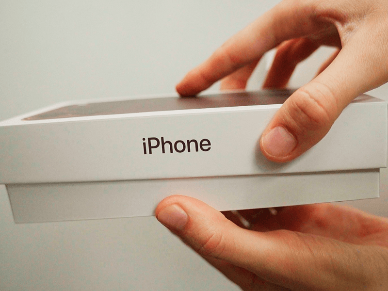 Unpacking iPhone 18 Pro Max